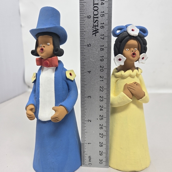 Adenildo Brazilian Folk Art Man-Women Singing Caroling 18th Century Period Look - Picture 10 of 12